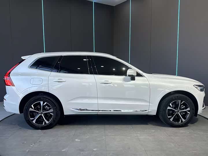 Volvo XC60 2026 2026款 B5 四驱智逸豪华版