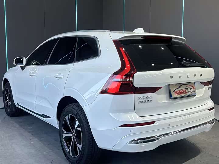 Volvo XC60 2026 2026款 B5 四驱智逸豪华版