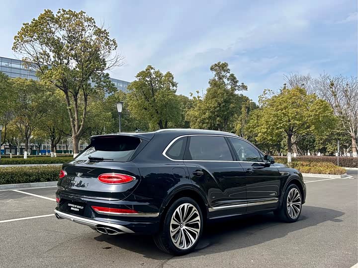 Bentley Bentayga 2023 2023款 4.0T V8 长轴距雅度版