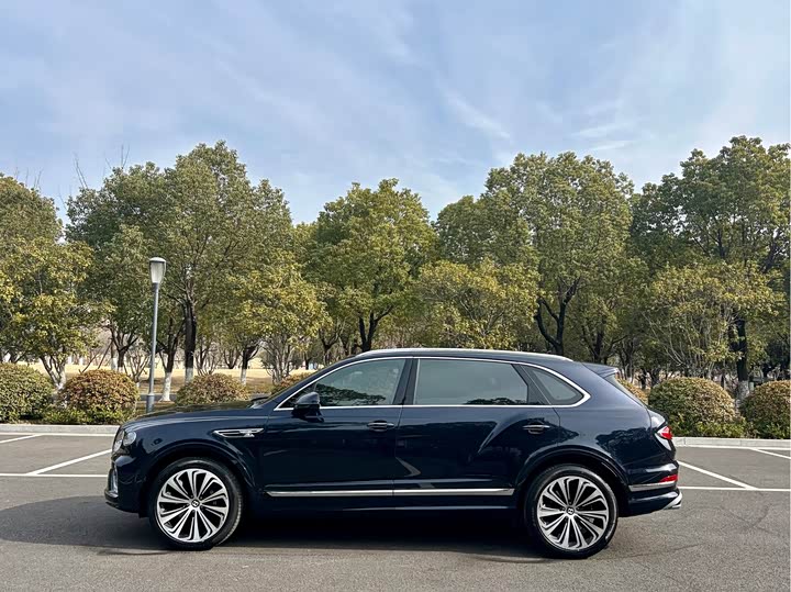 Bentley Bentayga 2023 2023款 4.0T V8 长轴距雅度版