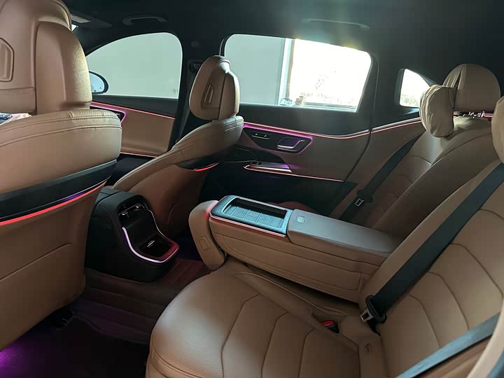 Mercedes-Benz E-Class Hybrid 2024 2024款 E 350 e L 插电式混合动力轿车