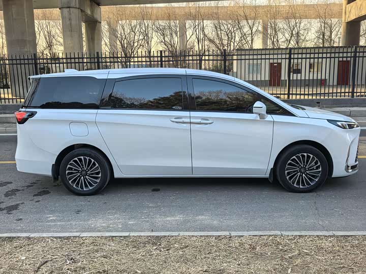 Buick GL8 Hybrid 2025 2025款 陆尚 智享版 7座