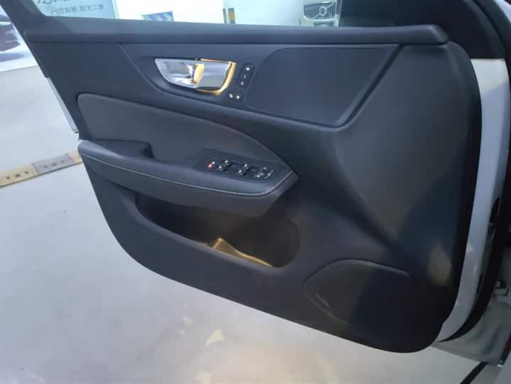 Volvo V60 2024 2024款 B5 智远运动版