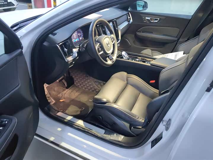 Volvo V60 2024 2024款 B5 智远运动版