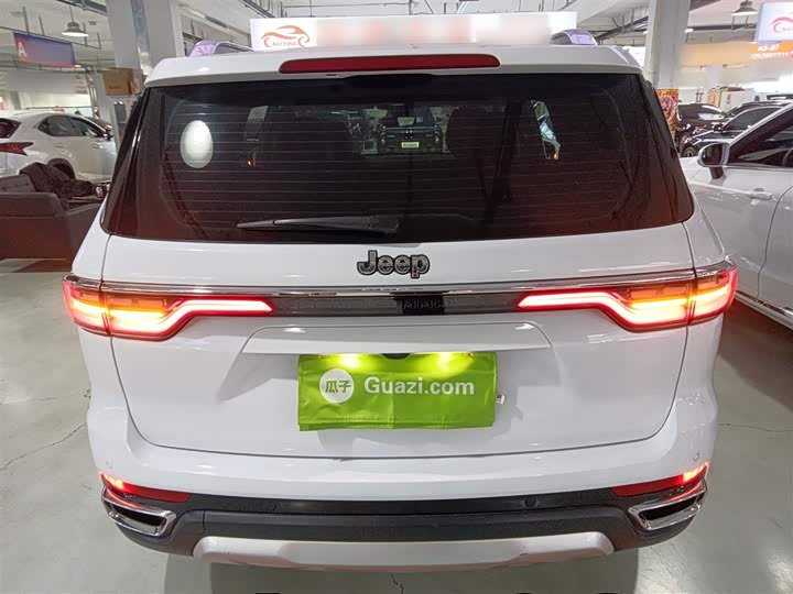 Jeep Grand Commander 2022 2022款 2.0T 两驱豪华版