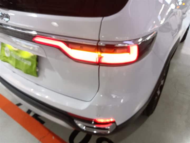 Jeep Grand Commander 2022 2022款 2.0T 两驱豪华版