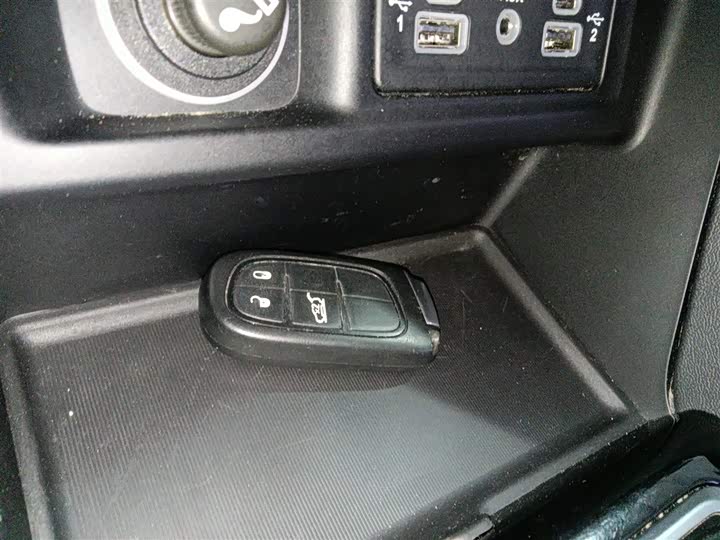 Jeep Grand Commander 2022 2022款 2.0T 两驱豪华版