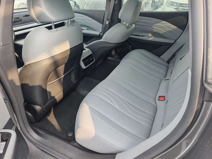 Geely Galaxy E8 2025 2025款 575km 启航智驾版