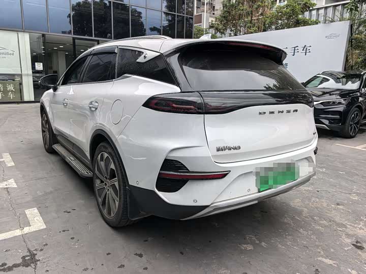 Denza N8 2023 2023款 四驱超混旗舰七座版