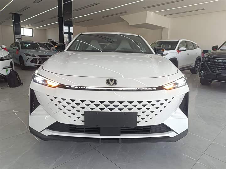 Changan UNI-V Hybrid 2024 2024款 蓝鲸智电iDD 136km 智酷型
