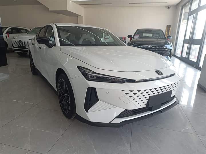 Changan UNI-V Hybrid 2024 2024款 蓝鲸智电iDD 136km 智酷型