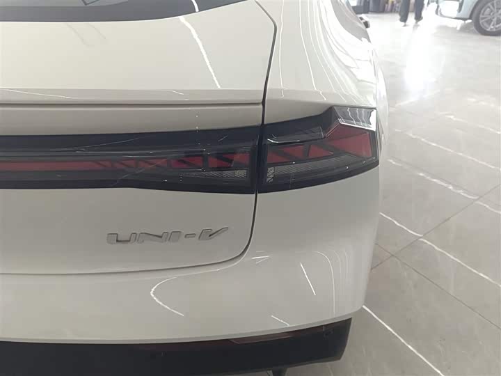 Changan UNI-V Hybrid 2024 2024款 蓝鲸智电iDD 136km 智酷型
