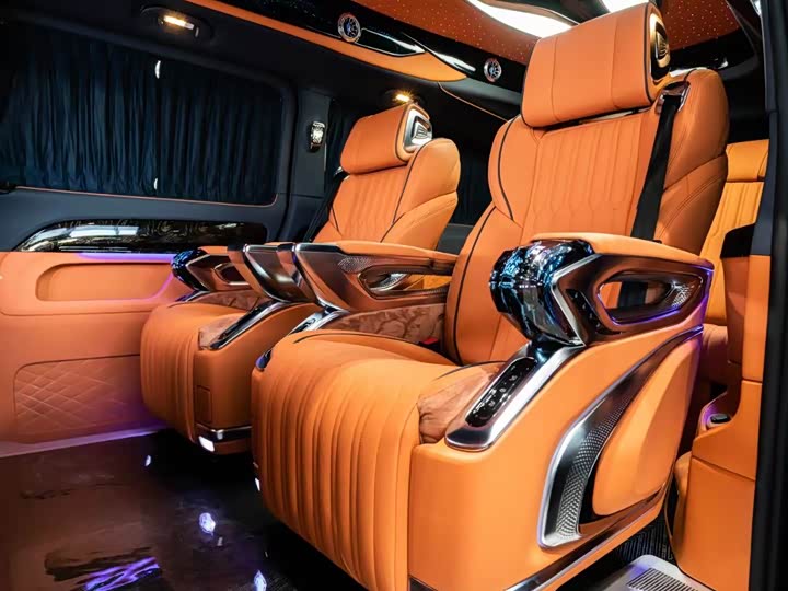 Mercedes-Benz Vito 2024 2024款 2.0T 商务版 7座