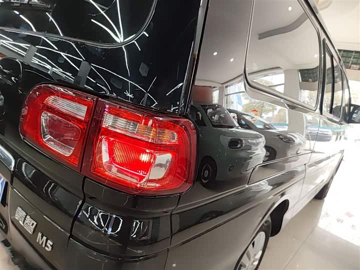 Dongfeng Forthing Lingzhi M5 2025 2025款 M5 1.5T 长轴基本型 7座