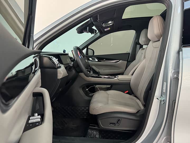 Geely Atlas L 2025 2025款 第四代 1.5TD DCT 启程