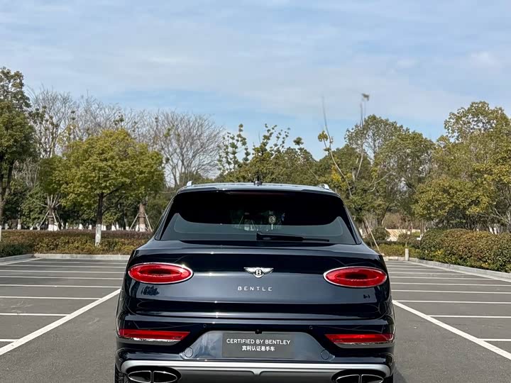Bentley Bentayga 2023 2023款 4.0T V8 长轴距雅度版