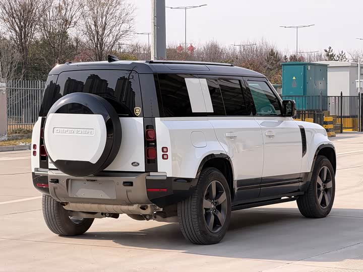 Land Rover Defender 2025 2025款 110 3.0T P400 X-Dynamic HSE