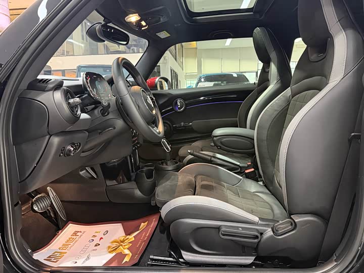 Mini Mini JCW 2023 2023款 改款 2.0T JOHN COOPER WORKS ALL-IN