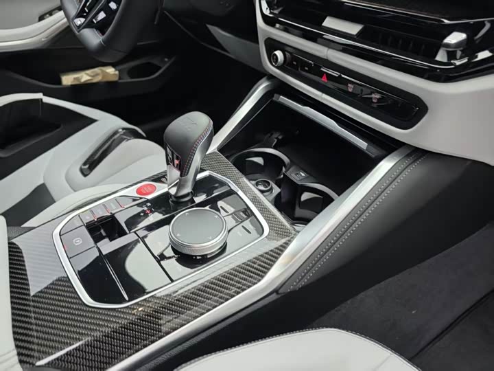 BMW M3 2024 2024款 M3四门轿车 M xDrive 雷霆版