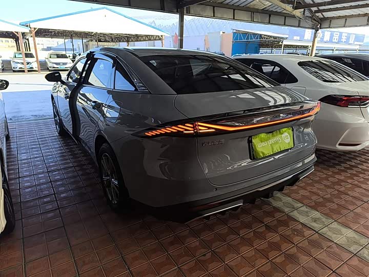 Geely Galaxy L6 2025 2025款 EM-i 140km 远航版