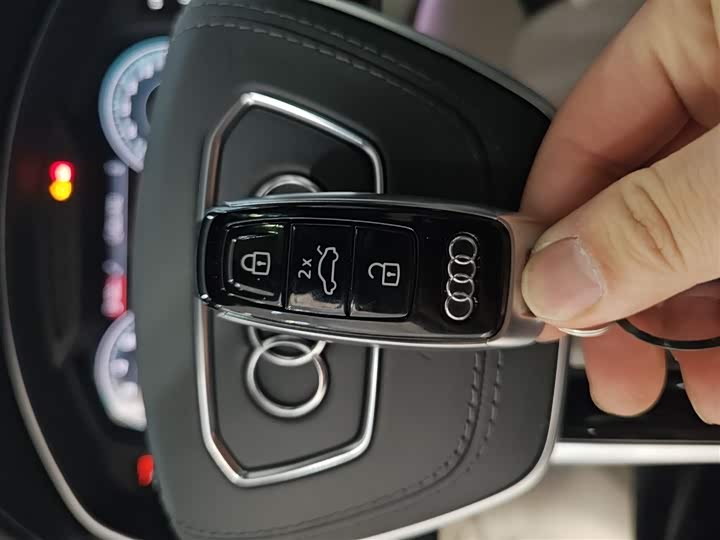 Audi A6L 2025 2025款 改款 45 TFSI 臻选动感型