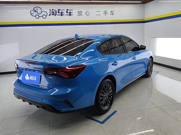 Ford Focus 2022 2022款 三厢 EcoBoost 180 自动竞速版