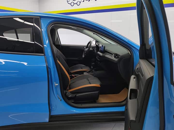 Ford Focus 2022 2022款 三厢 EcoBoost 180 自动竞速版