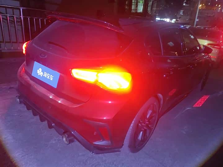 Ford Focus 2022 2022款 两厢 EcoBoost 180 自动ST Line