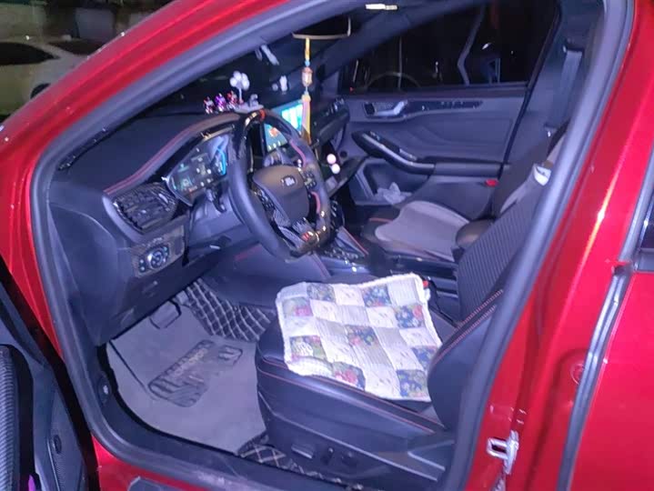 Ford Focus 2022 2022款 两厢 EcoBoost 180 自动ST Line