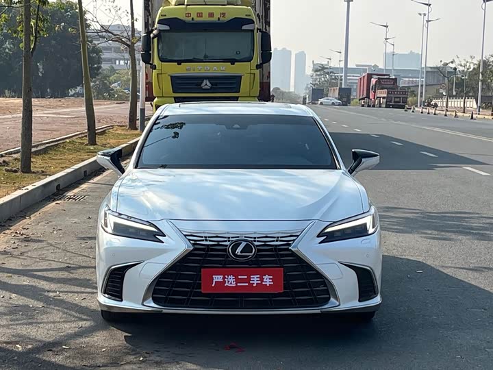 Lexus ES 2025 2025款 300h 臻享版