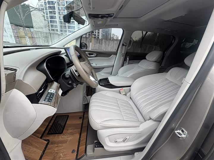 Roewe iMax 8 2023 2023款 400TGI 越享版