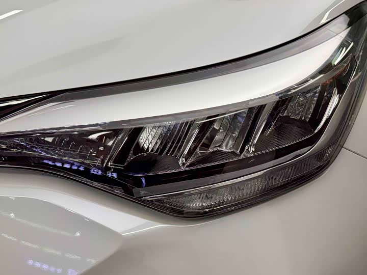 Toyota C-HR 2022 2022款 2.0L 领先版