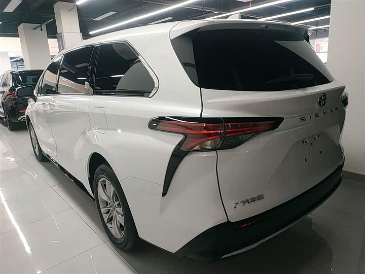 Toyota Sienna 2024 2024款 2.5L混动 四驱尊贵版