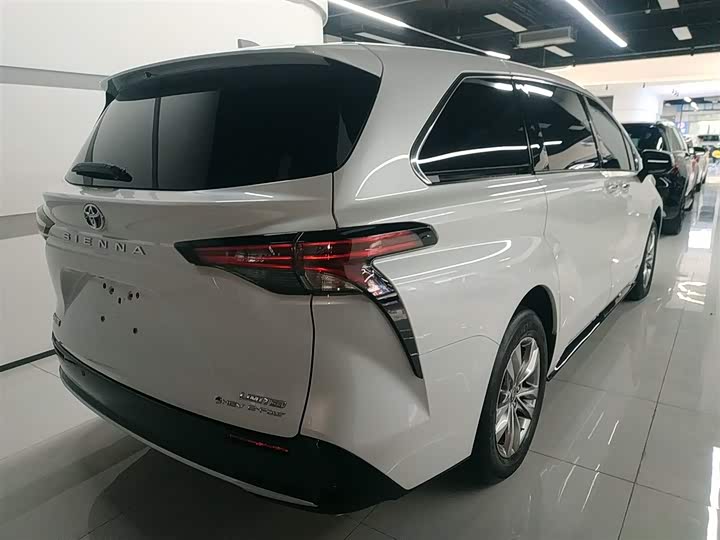 Toyota Sienna 2024 2024款 2.5L混动 四驱尊贵版