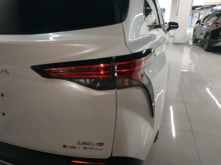 Toyota Sienna 2024 2024款 2.5L混动 四驱尊贵版