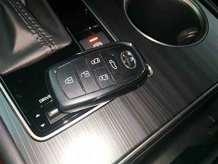 Toyota Sienna 2024 2024款 2.5L混动 四驱尊贵版