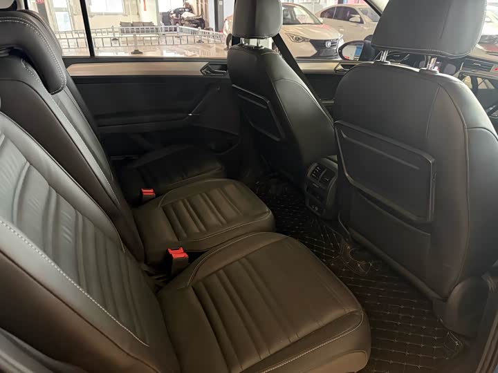 Volkswagen Touran L 2022 2022款 途安L 280TSI DSG拓界版 7座