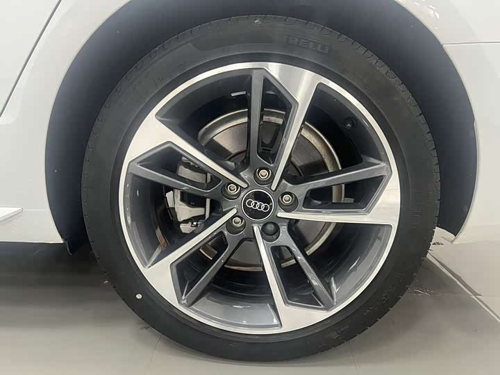 Audi A4L 2024 2024款 40 TFSI 时尚动感型