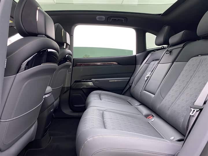 Zeekr 7X 2025 2025款 100kWh 长续航后驱智驾版