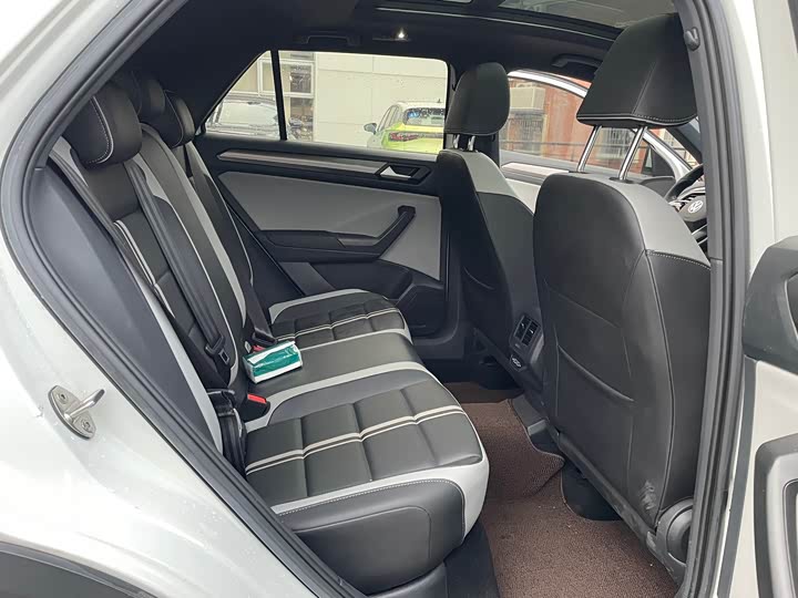 Volkswagen T-Roc 2023 2023款 300TSI DSG两驱辰光版