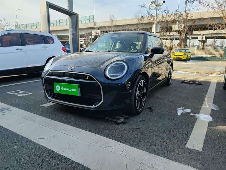 Mini Cooper 2024 2024款 452km COOPER SE 艺术家