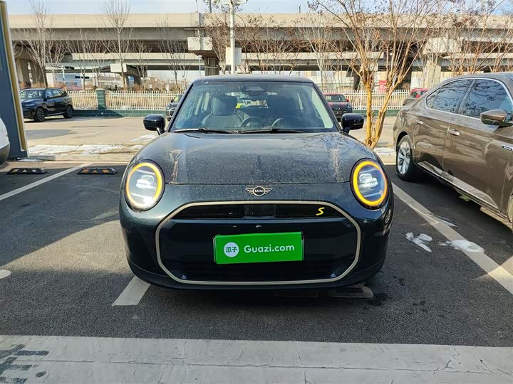 Mini Cooper 2024 2024款 452km COOPER SE 艺术家