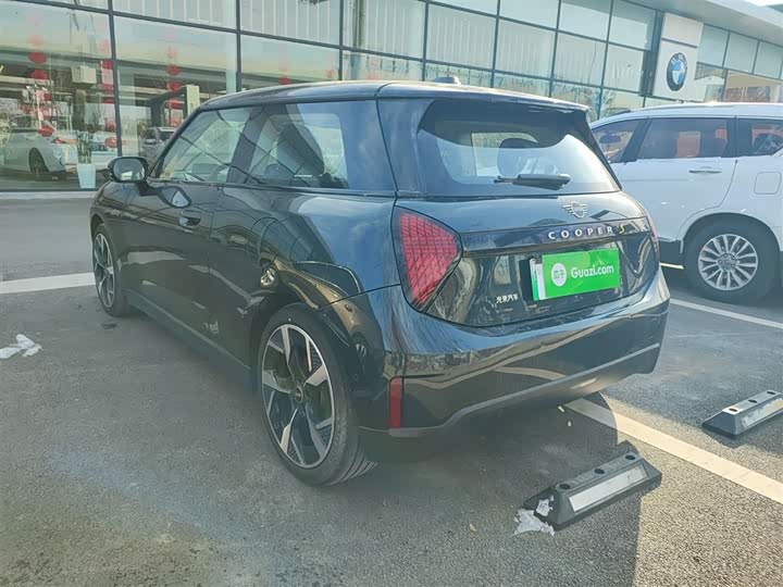 Mini Cooper 2024 2024款 452km COOPER SE 艺术家