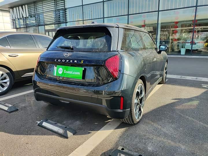 Mini Cooper 2024 2024款 452km COOPER SE 艺术家