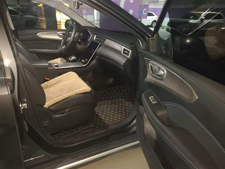 Roewe RX5 2023 2023款 PLUS 330TGI 自动领潮智惠版