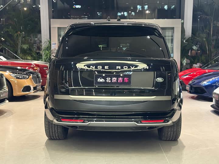 Land Rover Range Rover 2025 2025款 3.0 L6 400PS 盛世加长版