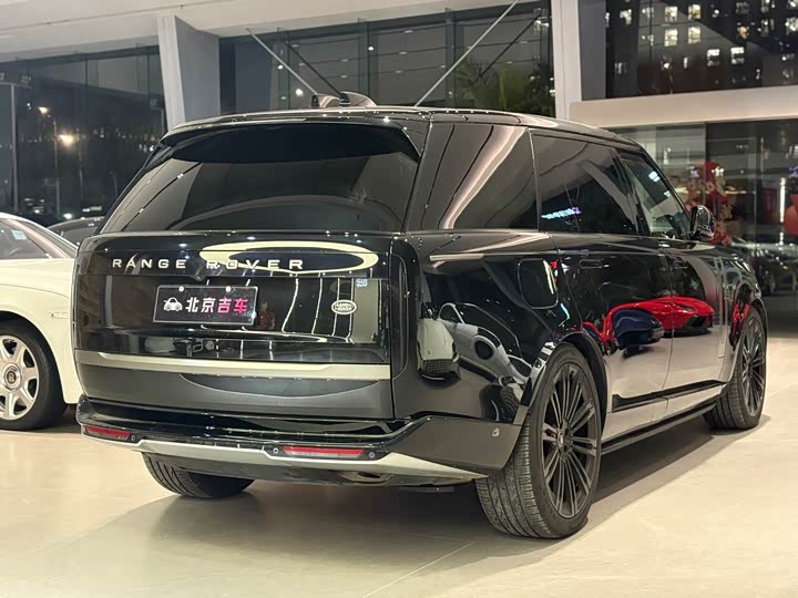 Land Rover Range Rover 2025 2025款 3.0 L6 400PS 盛世加长版