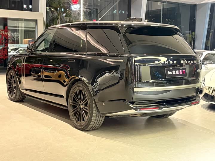 Land Rover Range Rover 2025 2025款 3.0 L6 400PS 盛世加长版