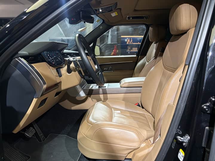 Land Rover Range Rover 2025 2025款 3.0 L6 400PS 盛世加长版