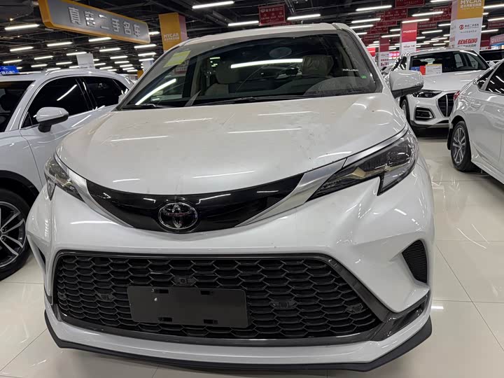 Toyota Granvia 2026 2026款 2.5L混动 尊爵ULTRA版